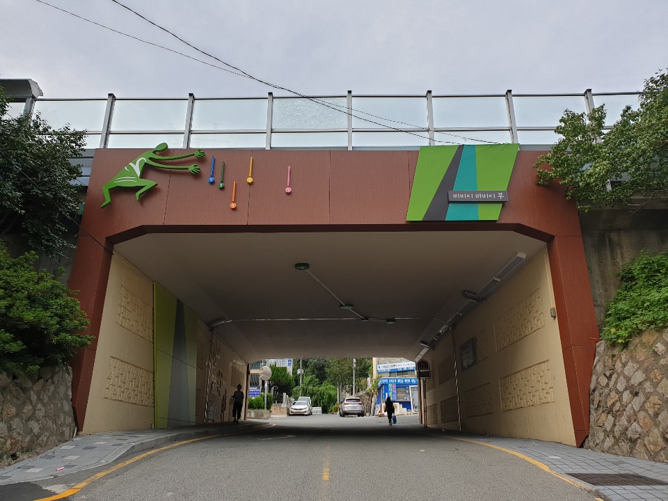 부산 덕내골 환경개선공사 — NT패널 VIVID COLOR 적용 사례 1