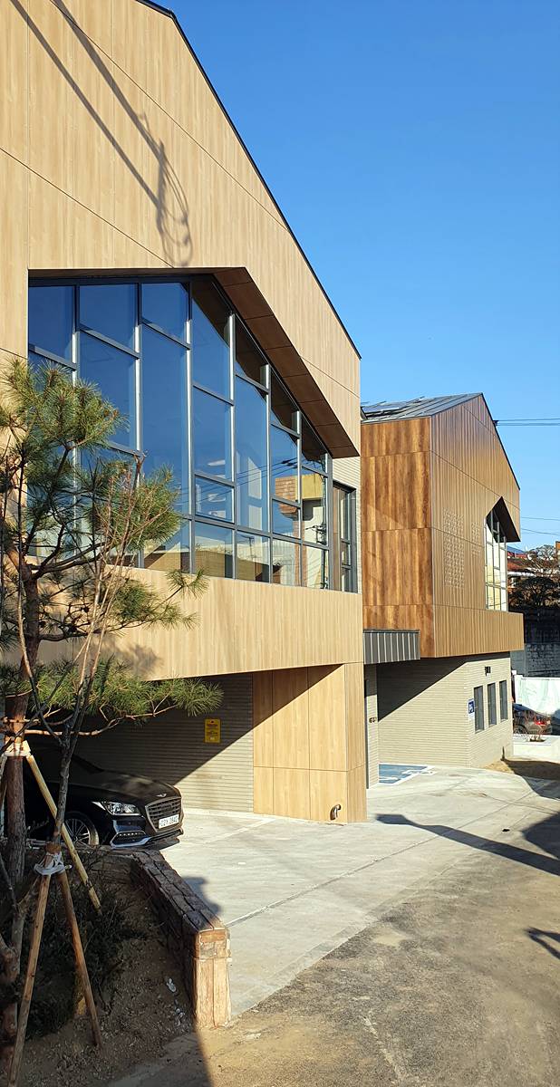 당진 가족 문화센터 — 엠룩패널 NATURAL OAK 0125, BARRIQUE OAK 5173 적용 사례 2