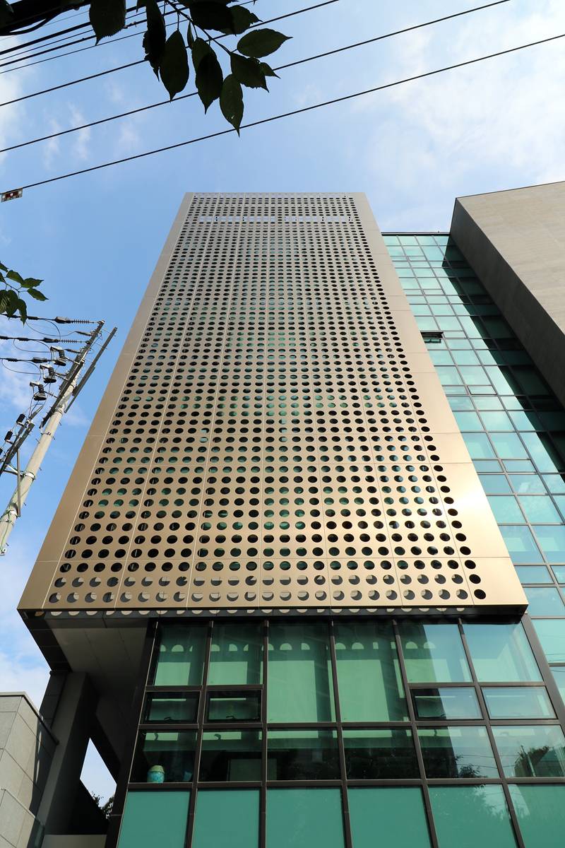 성수동 1가 근린생활시설 — 복합패널 SUPERLIGHT BRONZE SHORTLINE BRUSH 적용 사례 2