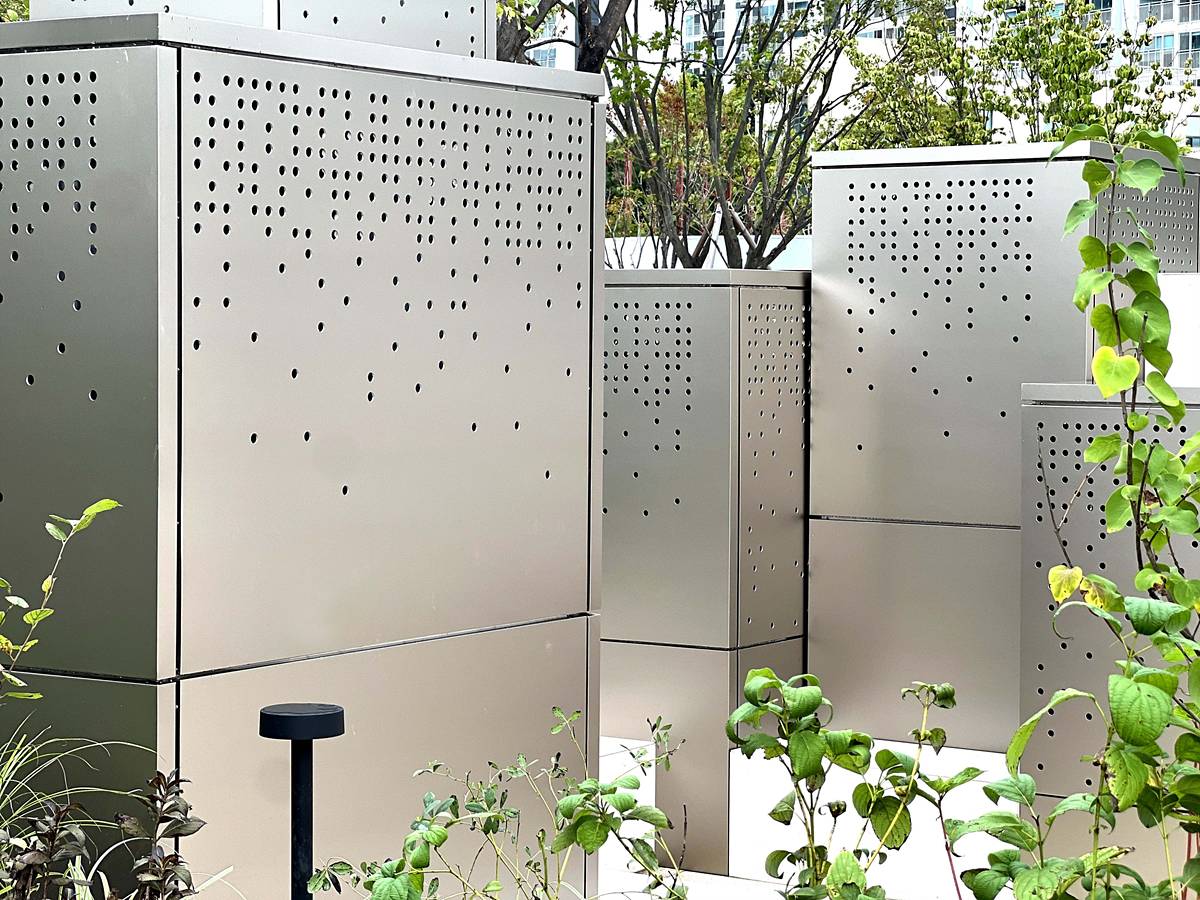 파주 운정 수변공원 조경시설 — 복합패널 SUPERLIGHT BRONZE SHORTLINE BRUSH 적용 사례 2