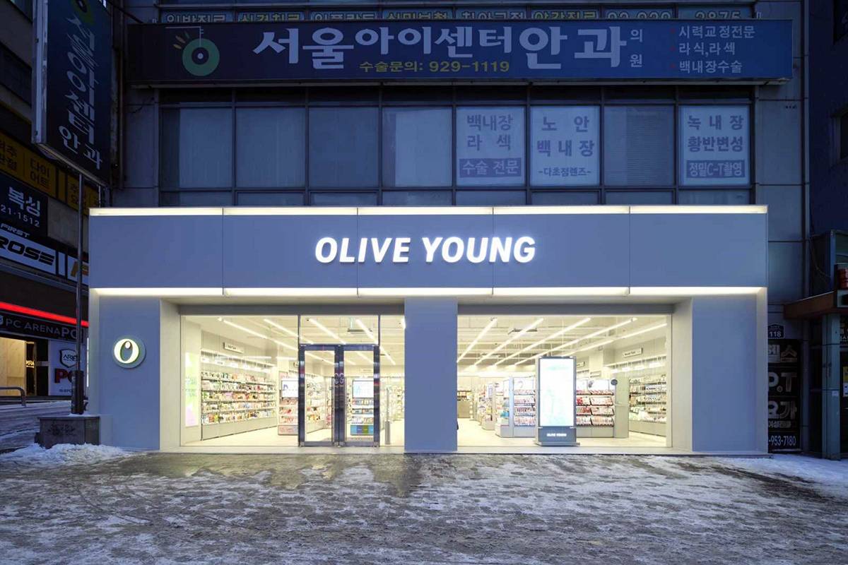 올리브영 돈암중앙점 — 복합패널 NL-GREY 적용 사례 2