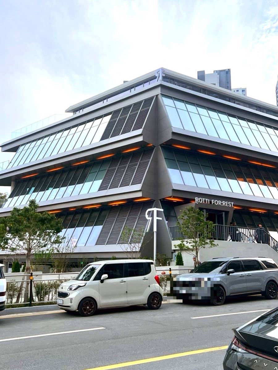 부산 로띠포레스트 — 복합패널 PEWTER 적용 사례 1