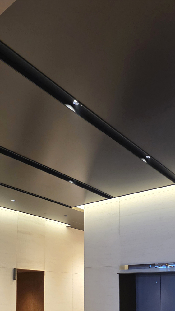 KCC본사 리모델링 — 복합패널 MEDIUM BRONZE SHORTLINE BRUSH 적용 사례 3