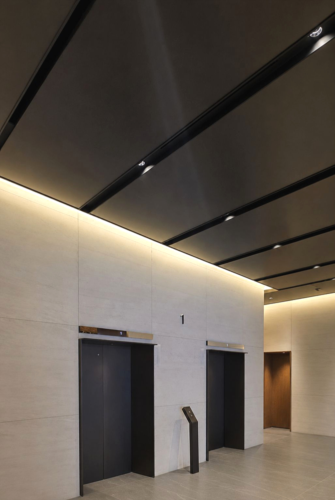 KCC본사 리모델링 — 복합패널 MEDIUM BRONZE SHORTLINE BRUSH 적용 사례